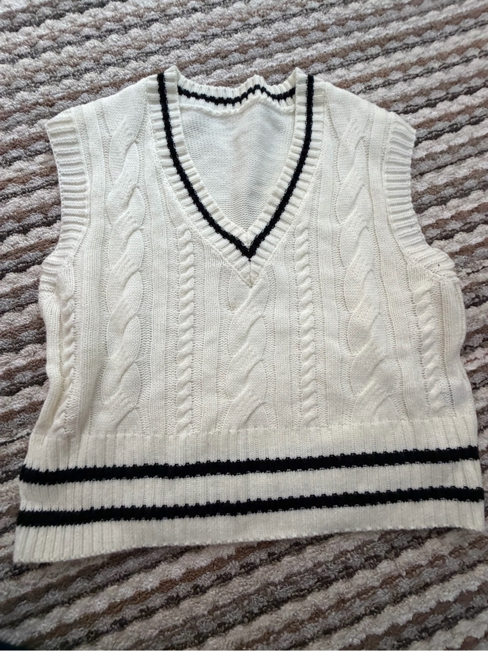 SHEIN Cream Cable Knit V-Neck Sweater Vest with Black Trim